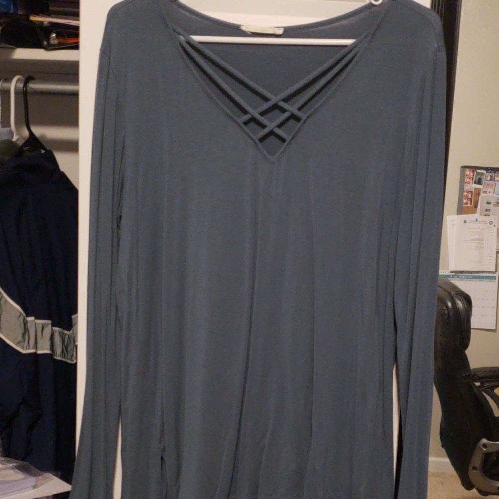 Criss cross long sleeve top